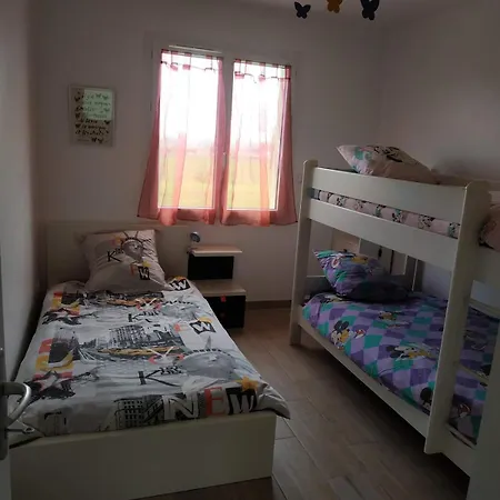 Prázdninový dům Gite Du Chene Vert *